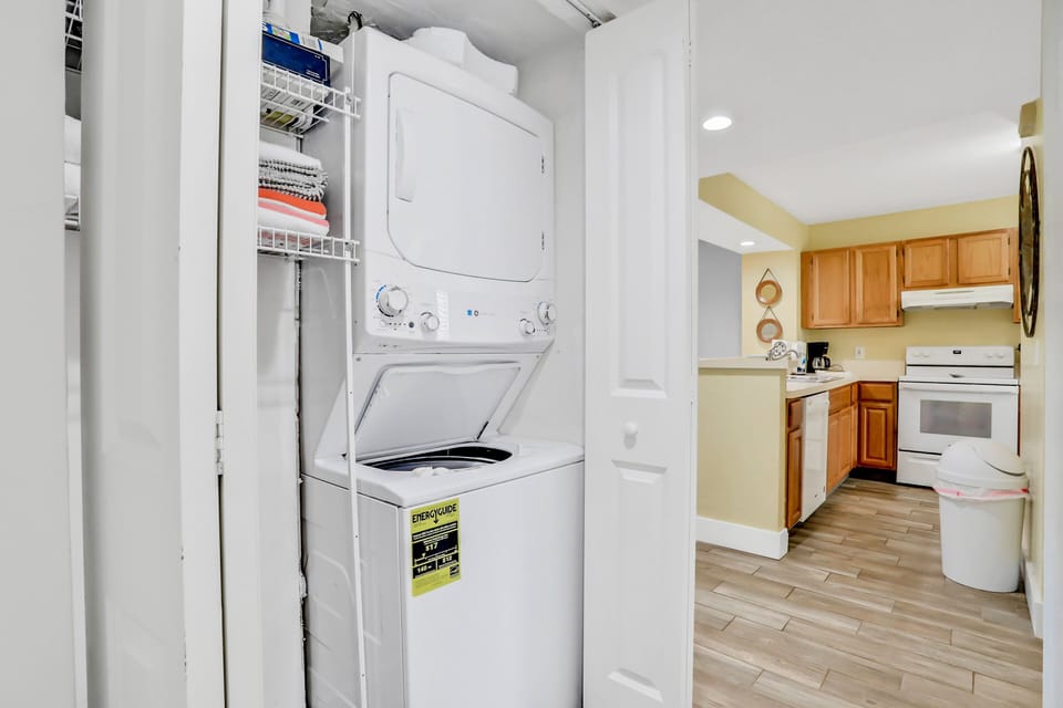 Condo, Multiple Beds, Pool Access, Pool View (Colony Reef Club II 18A) | Private kitchen