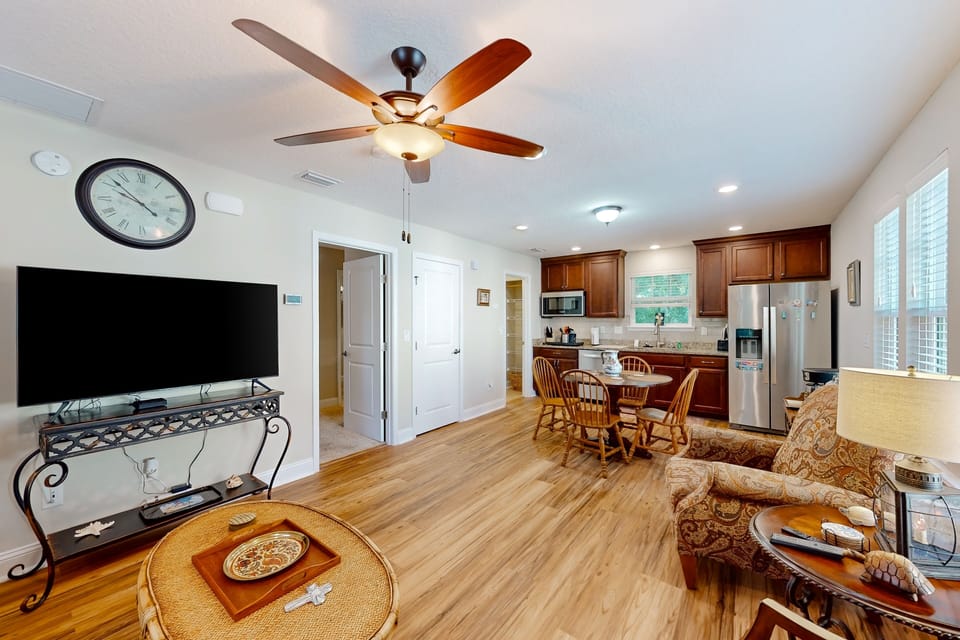 Cottage, Multiple Beds, Patio (Pine Trail Marsh Front Cottage,Garage) | Living area