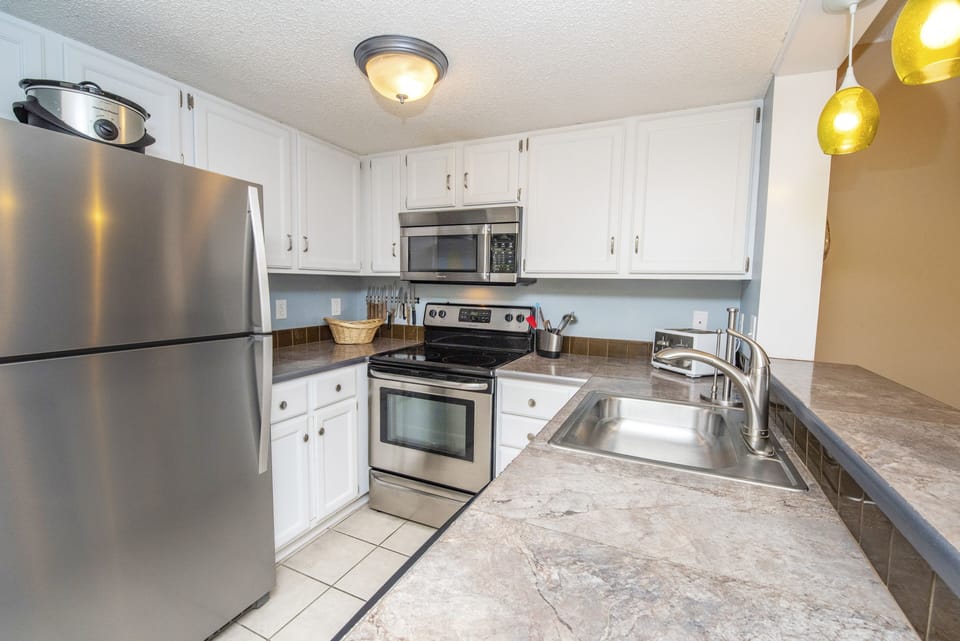 Condo, Multiple Beds, Pool Access, Pool View (Courtyard Villa) | Private kitchen