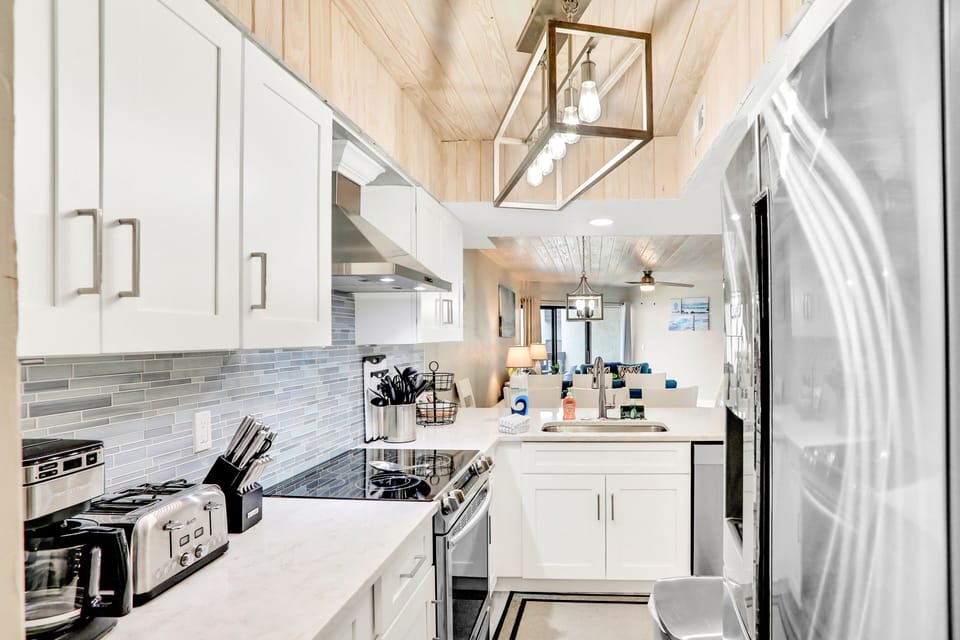 Condo, Multiple Beds, Balcony, Ocean View (Sunrise Escape) | Private kitchen
