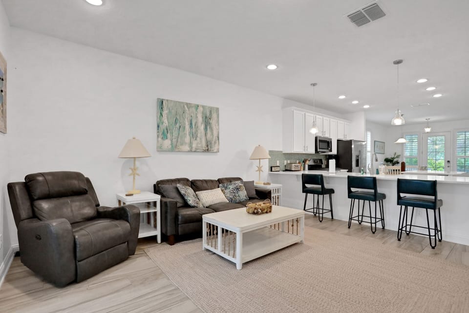 House, Multiple Beds, Hot Tub, Garden View (Seaside Serenity) | Living area