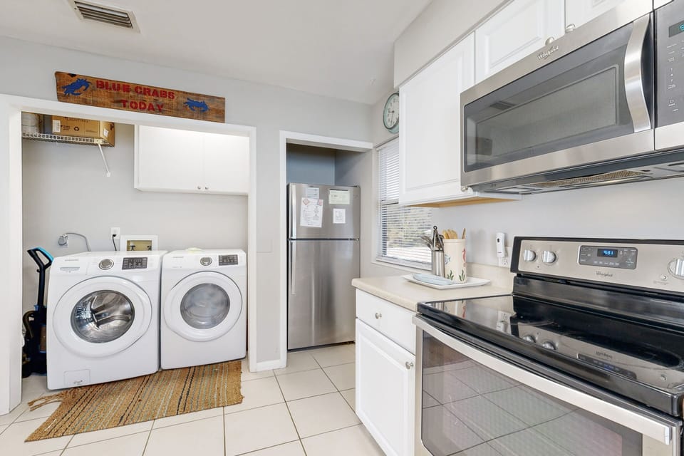 House, Multiple Beds, Balcony, Partial Ocean View (Whale Tale - A) | Laundry
