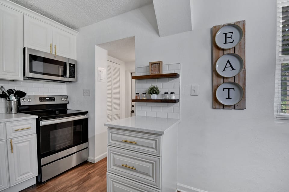 House, Multiple Beds, Hot Tub, Garden View (The Dancy House) | Private kitchen