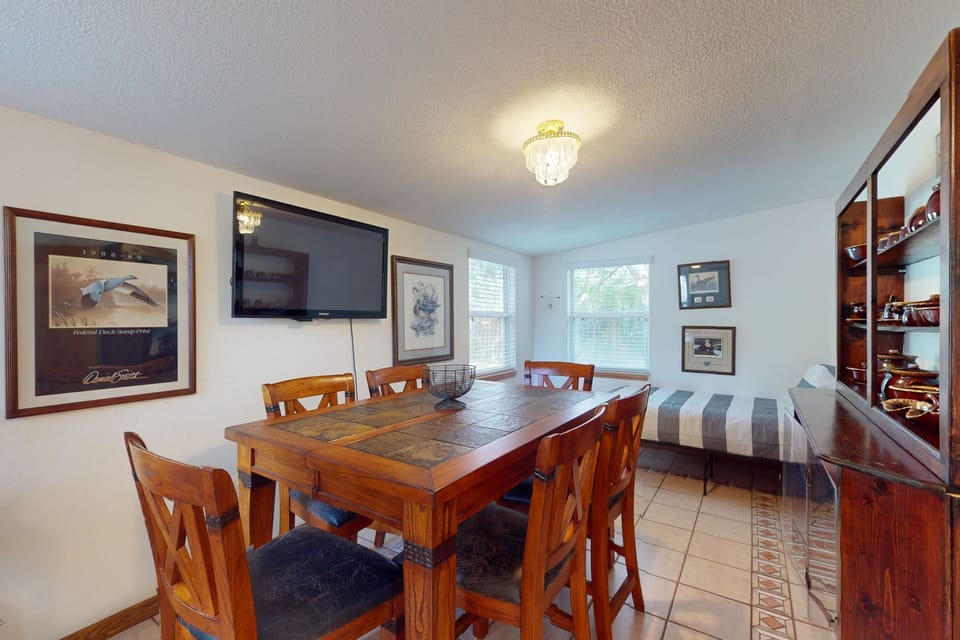 House, Multiple Beds, Patio, Garden View (Hydrangea Oasis) | 4 bedrooms, individually decorated, individually furnished, bed sheets