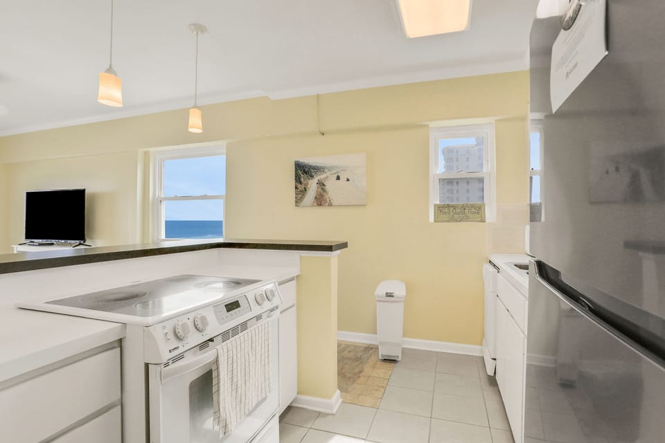 Condo, Multiple Beds, Pool Access, Ocean View (Beachside Surf Haven) | Private kitchen
