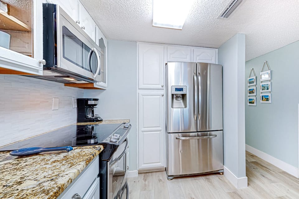 Condo, Multiple Beds, Pool Access, Beach View (The Sandpiper) | Private kitchen
