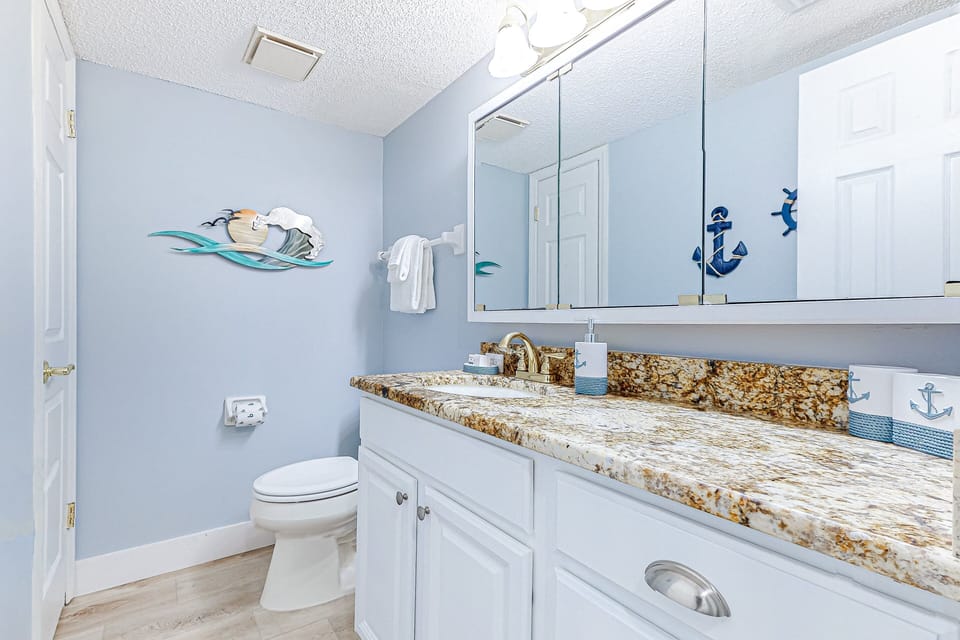 Oceanfront Rental With Amazing Views, Beach Access, Pools, Tennis & Pickleball Apartment in Crescent Beach