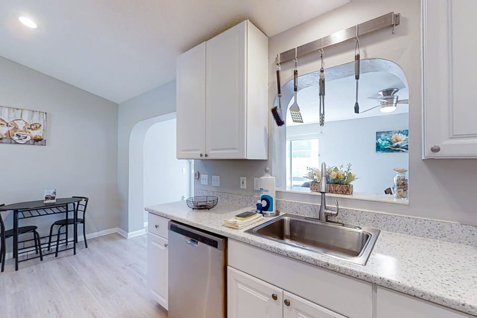 House, Multiple Beds, Pool Access, Pool View (Pristine Palms) | Private kitchen
