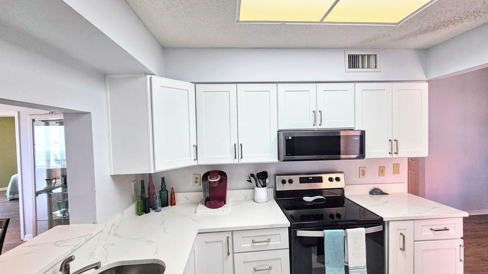 Condo, Multiple Beds, Pool Access, Ocean View (Surfclub Retreat) | Private kitchen