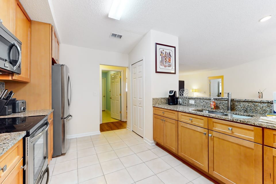 House, Multiple Beds, Pool Access, Pool View (SeaBreeze Oasis) | Private kitchen