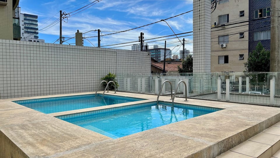2 outdoor pools