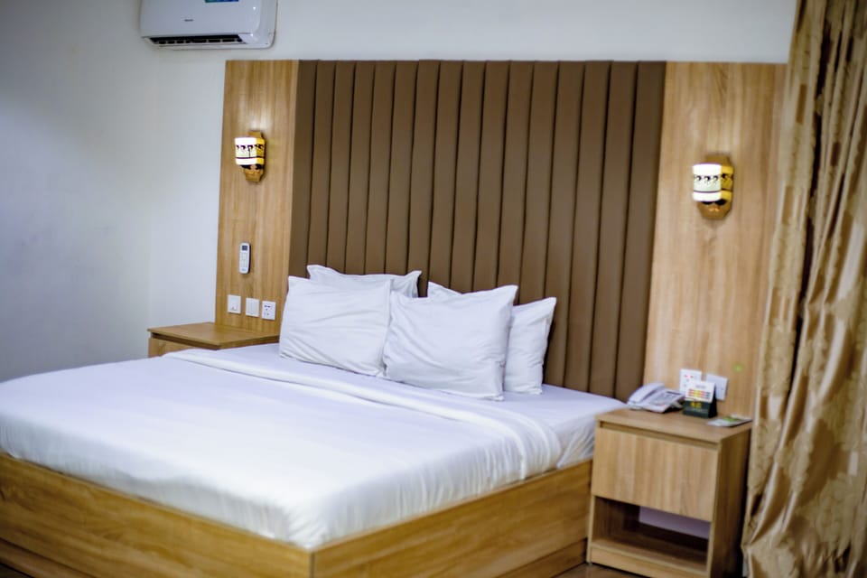 Royal Room, Garden View | In-room safe, desk, laptop workspace, blackout drapes