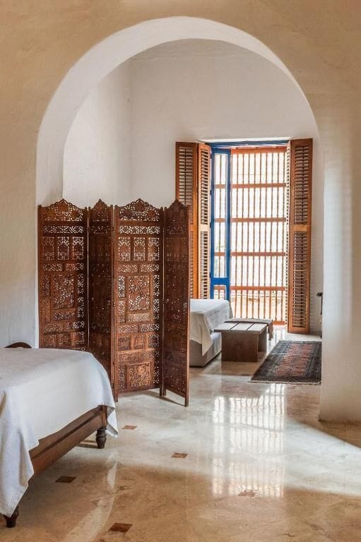 Blackout drapes, WiFi (free), bed sheets