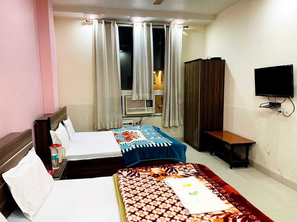 Deluxe Double Room | Desk, laptop workspace, free WiFi