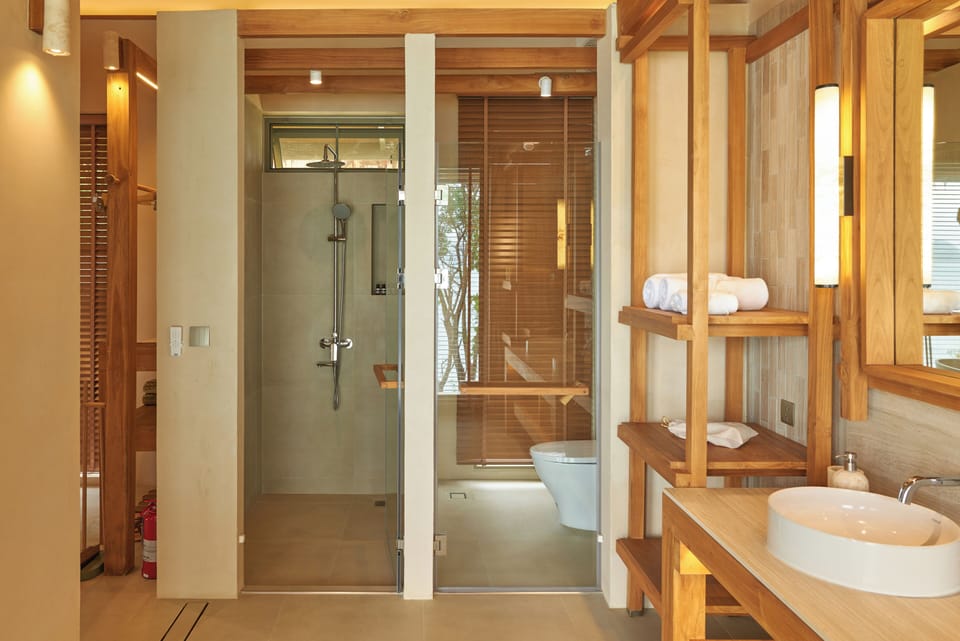 Ocean Front Pool Villa | Premium bedding, in-room safe, laptop workspace, free WiFi