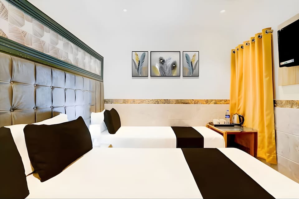 Family Triple Room | Desk, laptop workspace, free WiFi