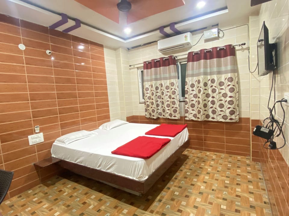 Deluxe Double Room, Air conditioning | WiFi (surcharge), bed sheets
