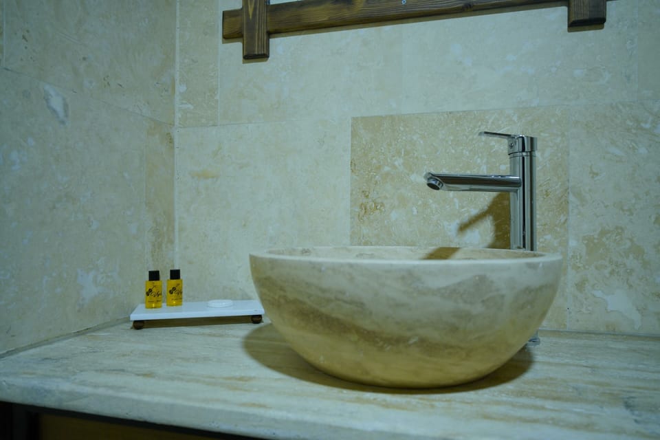 Comfort Double Room | Bathroom | Free toiletries, hair dryer, towels, soap