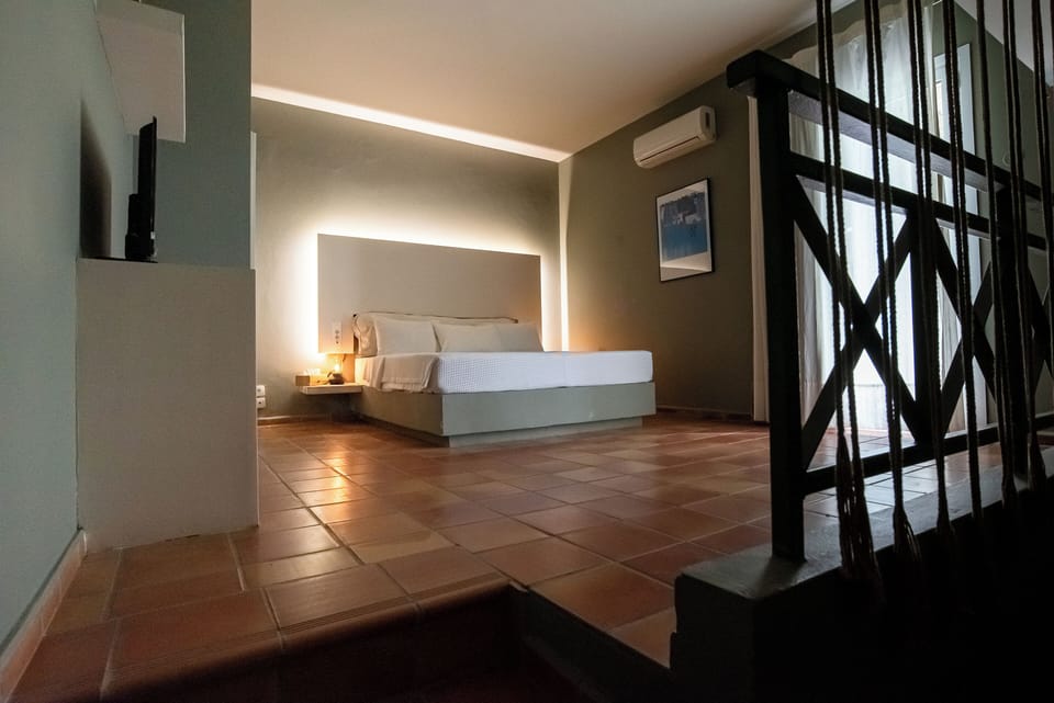 Traditional Double Room | In-room safe, desk, laptop workspace, blackout drapes