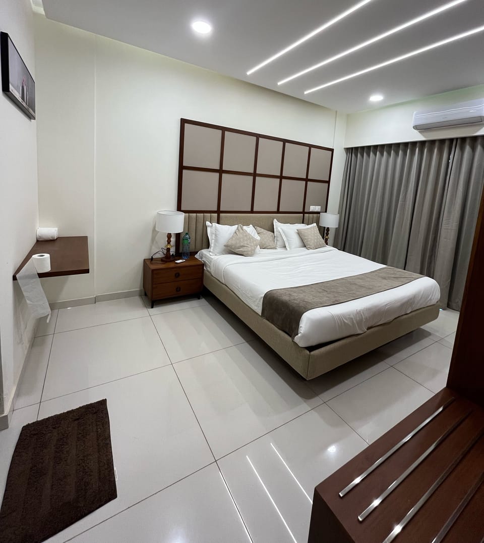 Family Apartment, Balcony, Bay View | In-room safe, laptop workspace, blackout drapes, soundproofing
