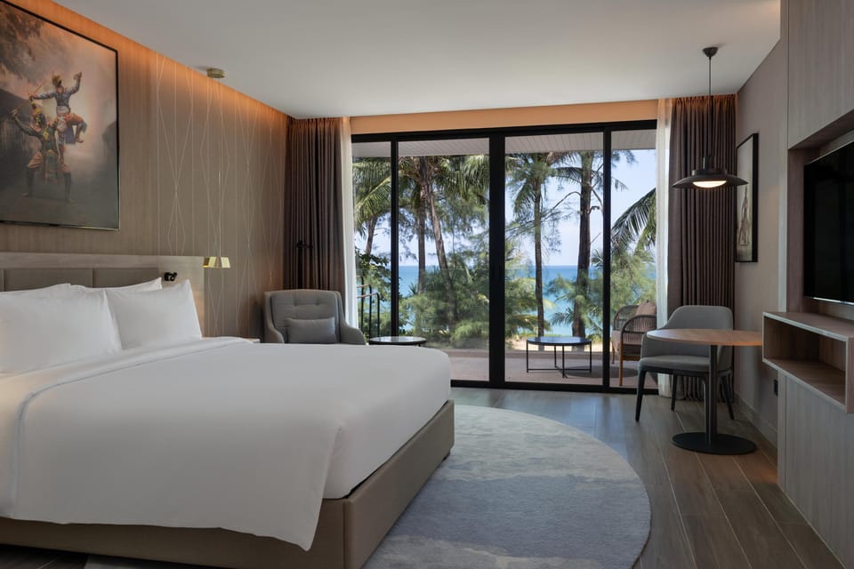 Superior Room, Balcony, Oceanfront | Minibar, in-room safe, desk, soundproofing