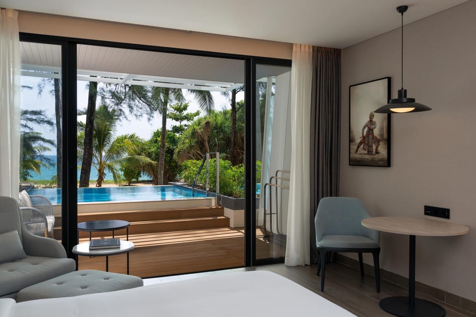 Superior Room, Oceanfront (With Pool) | Minibar, in-room safe, desk, soundproofing