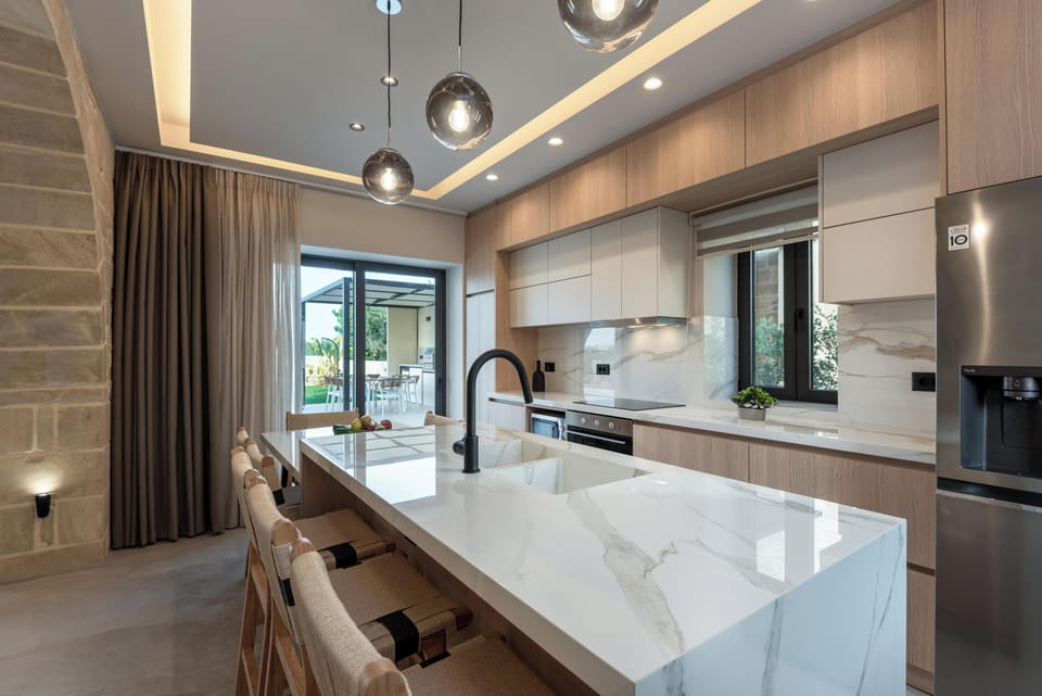 Villa | Private kitchen | Full-size fridge, microwave, oven, stovetop