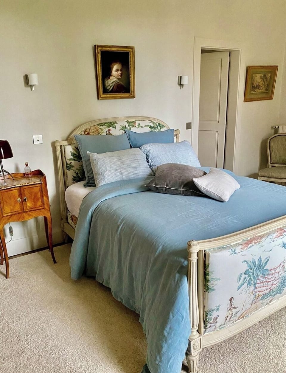 Double Room | Minibar, individually decorated, individually furnished, free WiFi