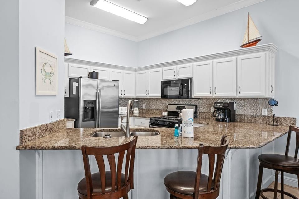 House, Multiple Beds (Vantage Pointe 43) | Private kitchen