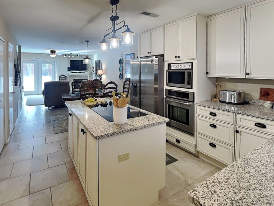 Condo (2 Bedrooms) | Property amenity