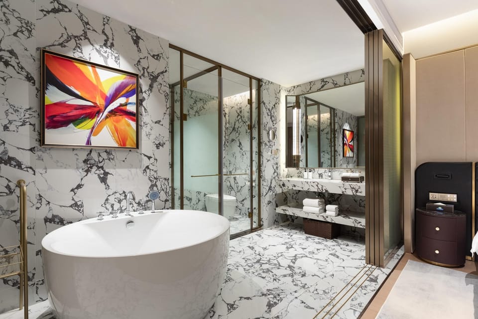 Executive Suite, 1 King Bed, Non Smoking | Bathroom