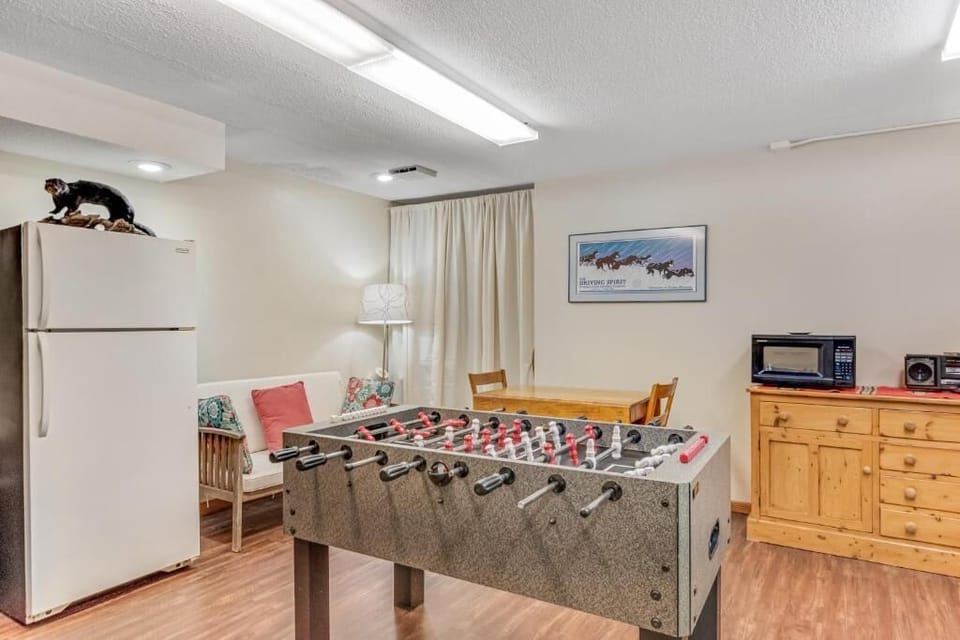 House, Multiple Beds, Kitchen (Loonsight) | Game room