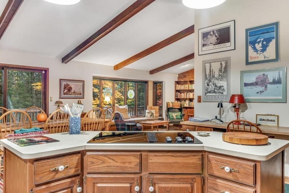 House, Multiple Beds, Kitchen (Loonsight) | Interior