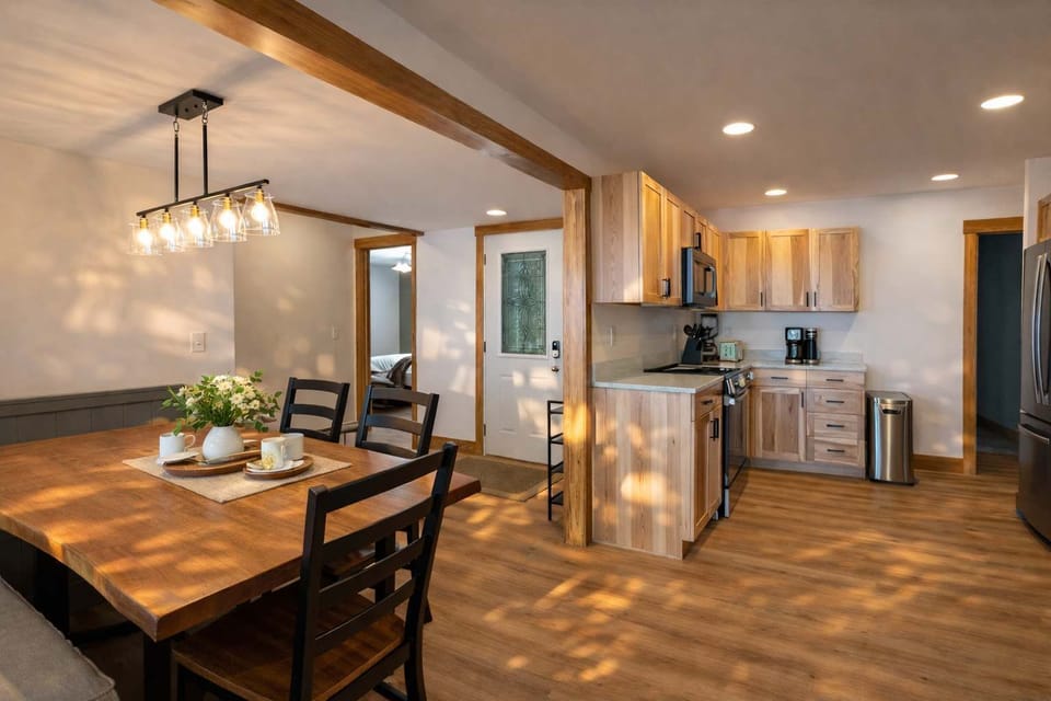 House, Multiple Beds, Kitchen (Moss Lake Lookout) | Dining