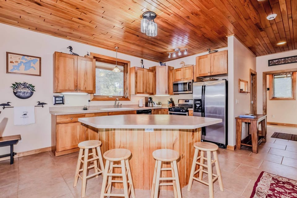 House, Multiple Beds, Patio (Shoreview Lake House) | Private kitchen
