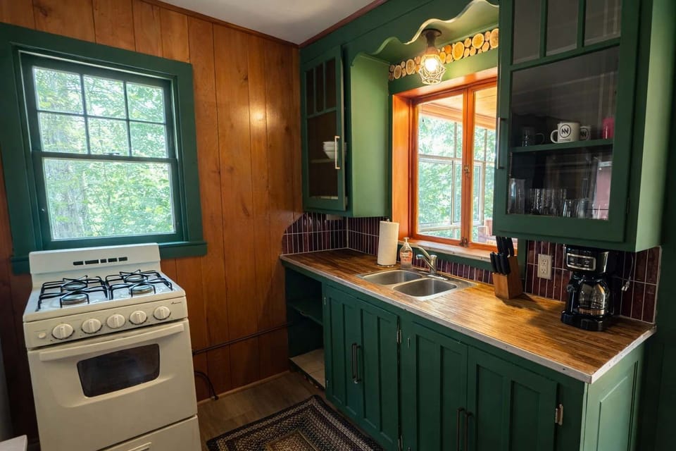 Cabin, 2 Double Beds, Kitchen, Garden View (GS Woodies Perch 5) | Private kitchen