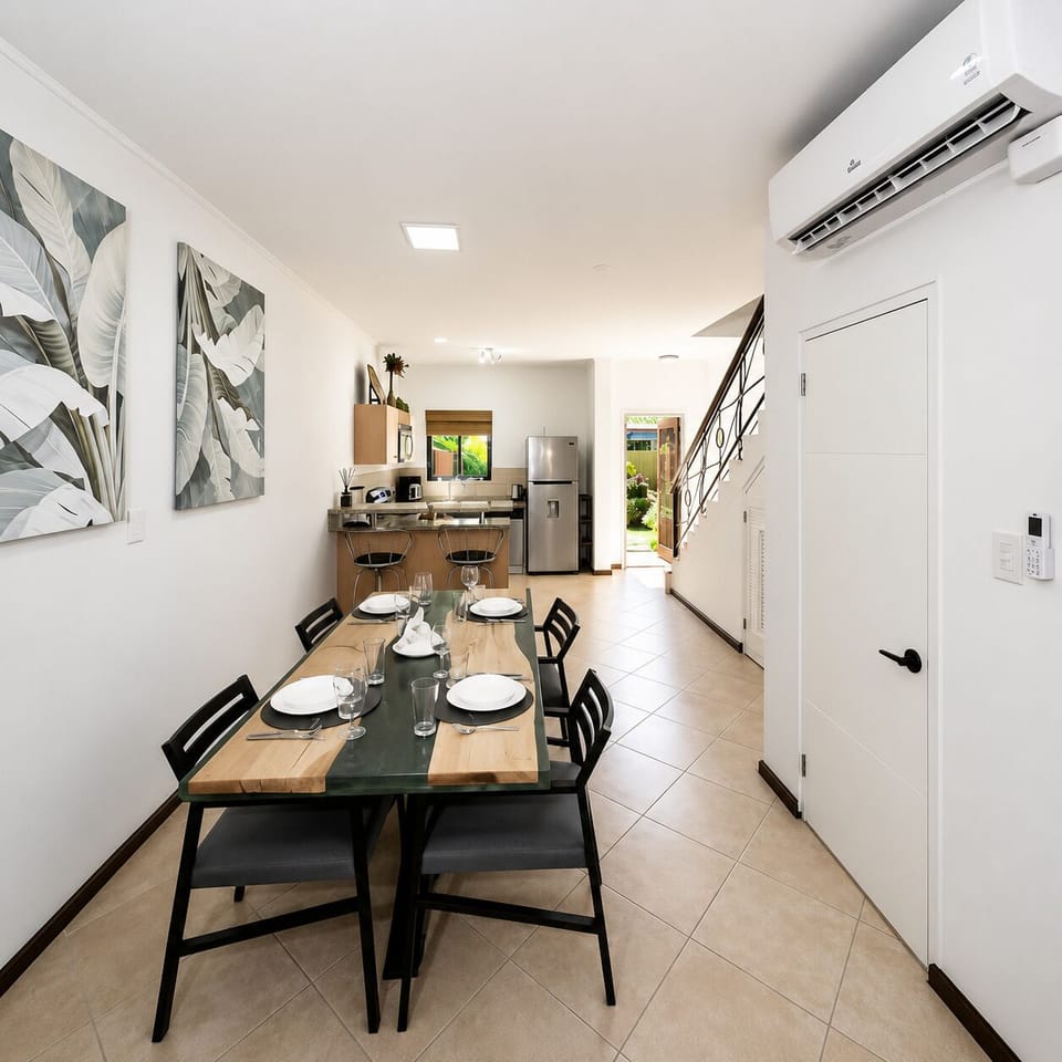Family Townhome, 2 Bedrooms, Kitchen, Resort View | In-room dining