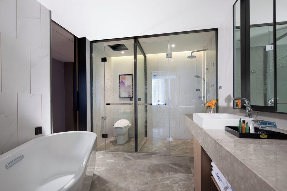 King Bed Business Suite | Bathroom | Hair dryer, towels, soap, shampoo
