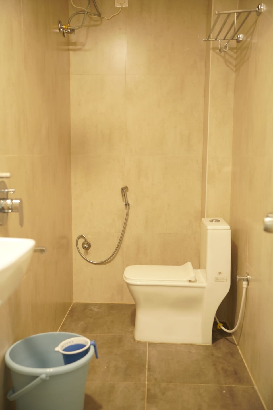 Studio, Balcony | Bathroom | Shower, towels, soap, shampoo