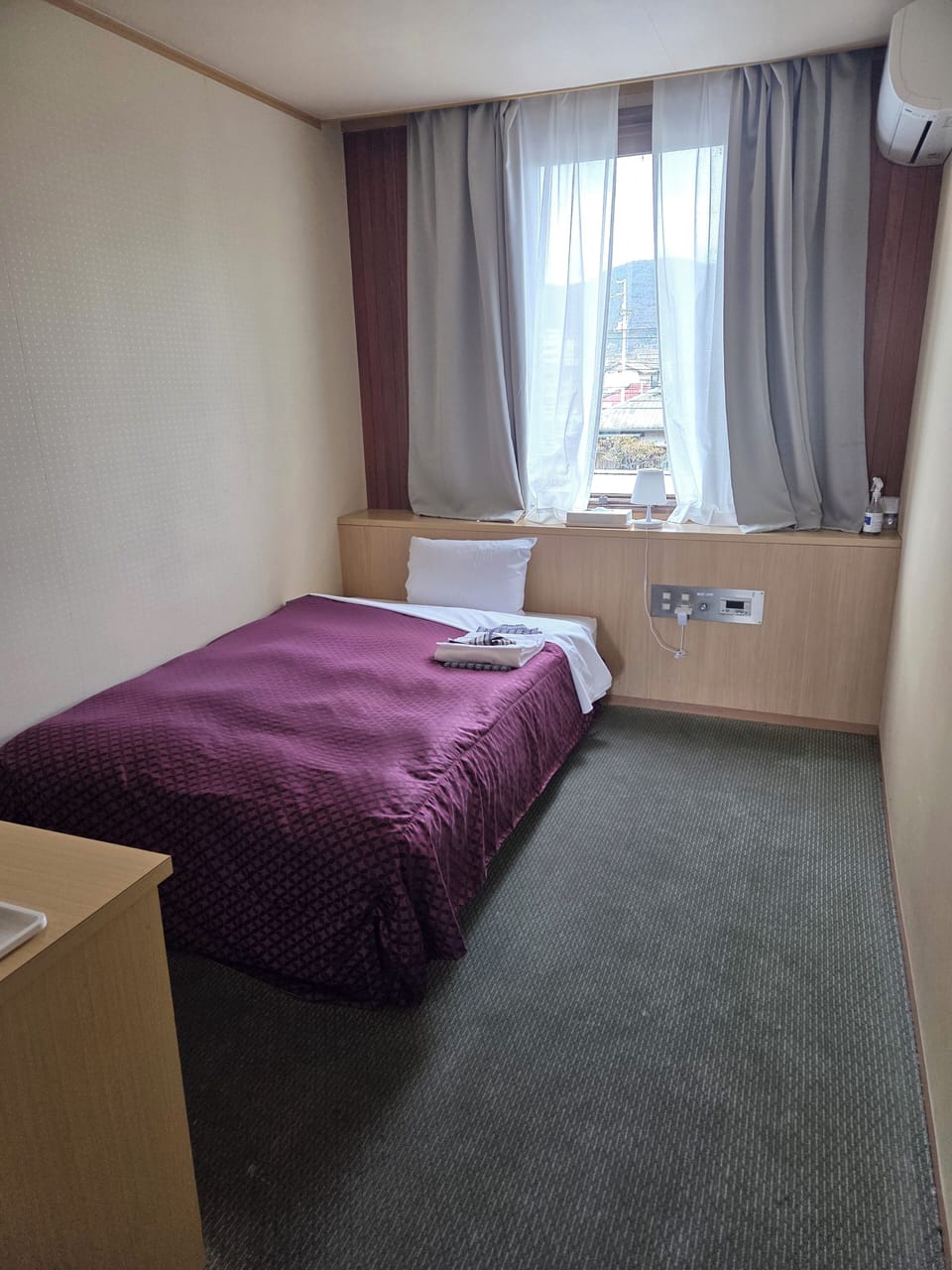 Single Room, Non Smoking | Iron/ironing board (on request)