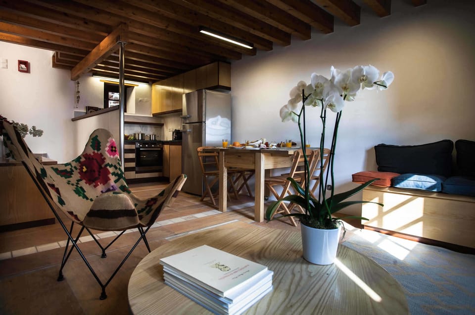 Flat-screen TV, fireplace