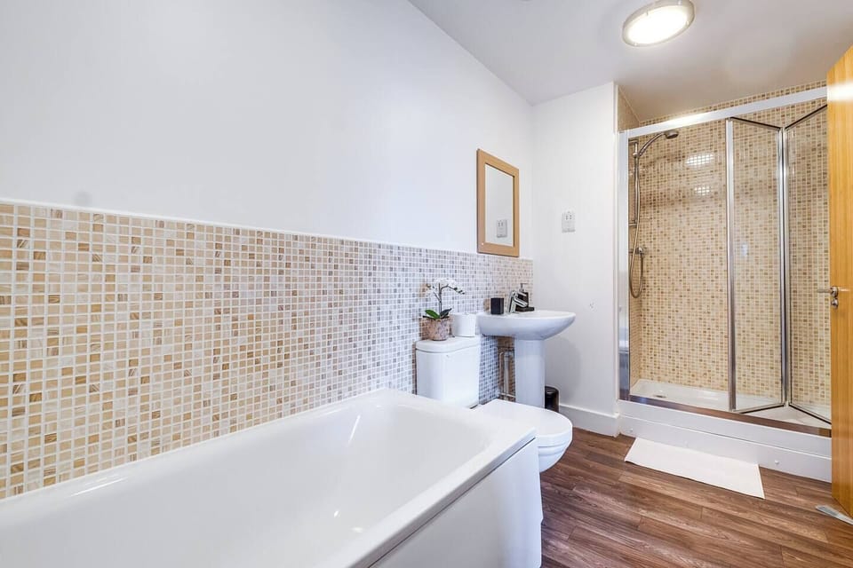 Apartment, 2 Bedrooms, Accessible, Balcony | Bathroom