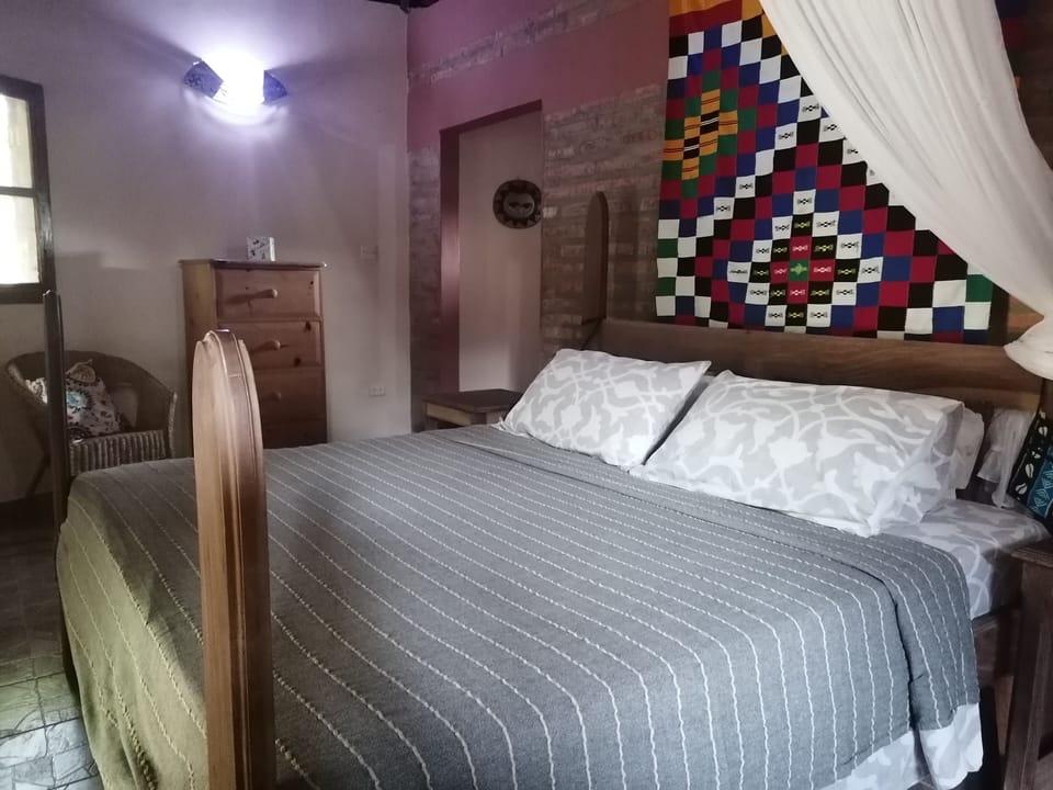 Traditional House | In-room safe, bed sheets