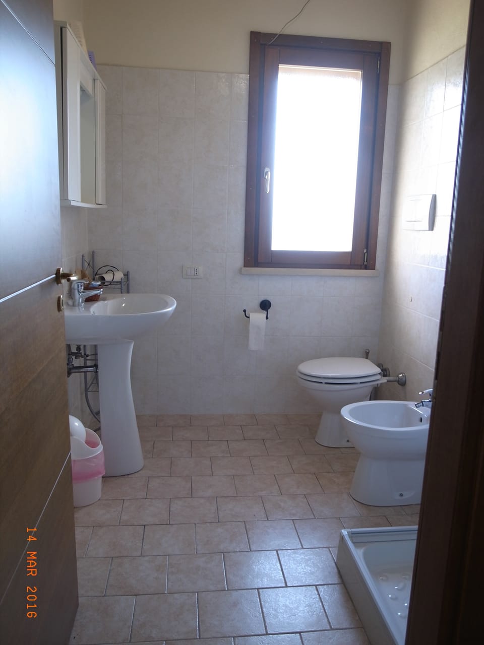Deluxe Duplex, 2 Bedrooms | Bathroom | Shower, hydromassage showerhead, free toiletries, hair dryer