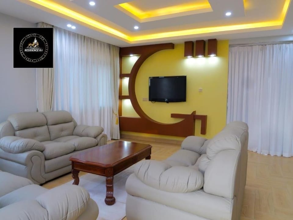 Luxury Double Room, 1 King Bed, Balcony, Lake View | Living area