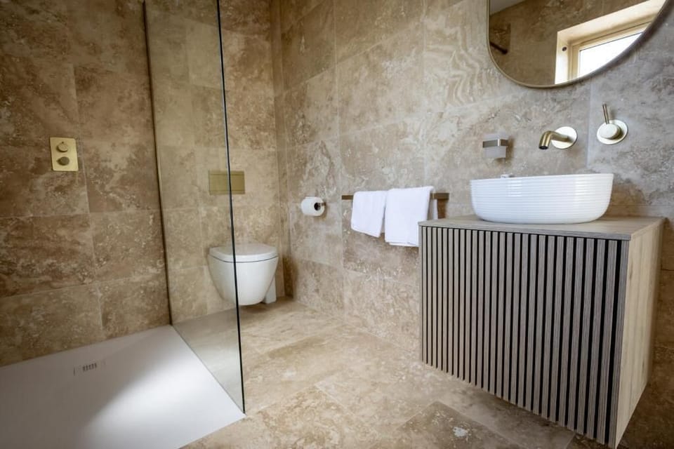 Classic Triple Room, Sea View | Bathroom