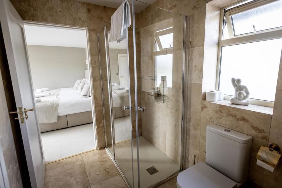 Deluxe Room, Hill View | Bathroom