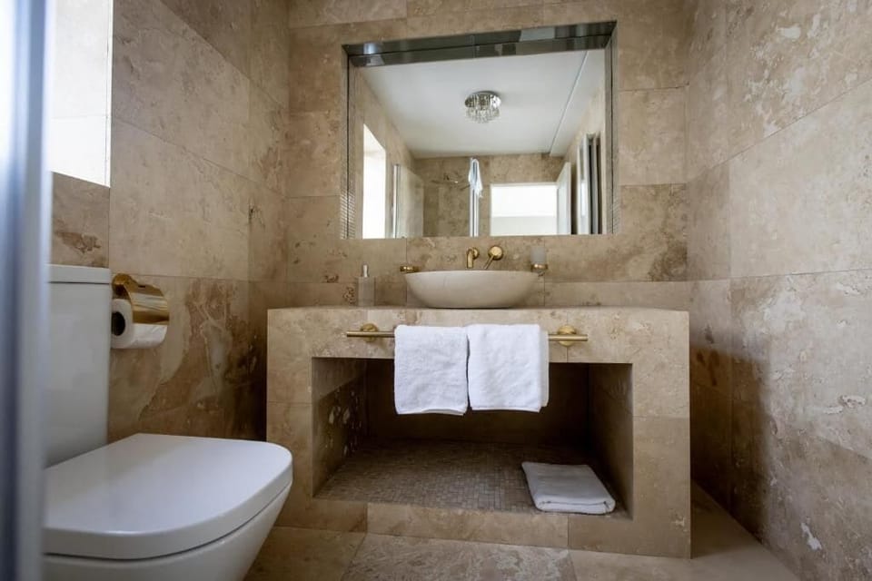 Deluxe Room, Hill View | Bathroom