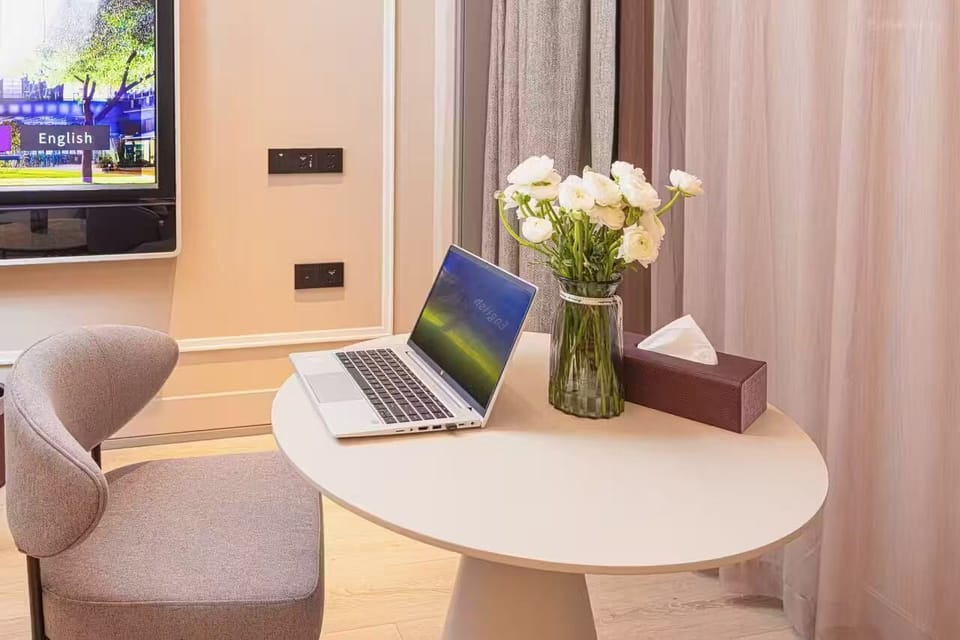 Premium bedding, minibar (free items), soundproofing, WiFi (free)