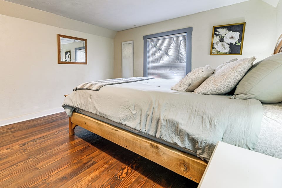 1 Mi to Rogue River: Walkable Grants Pass Retreat Apartment in Grants Pass
